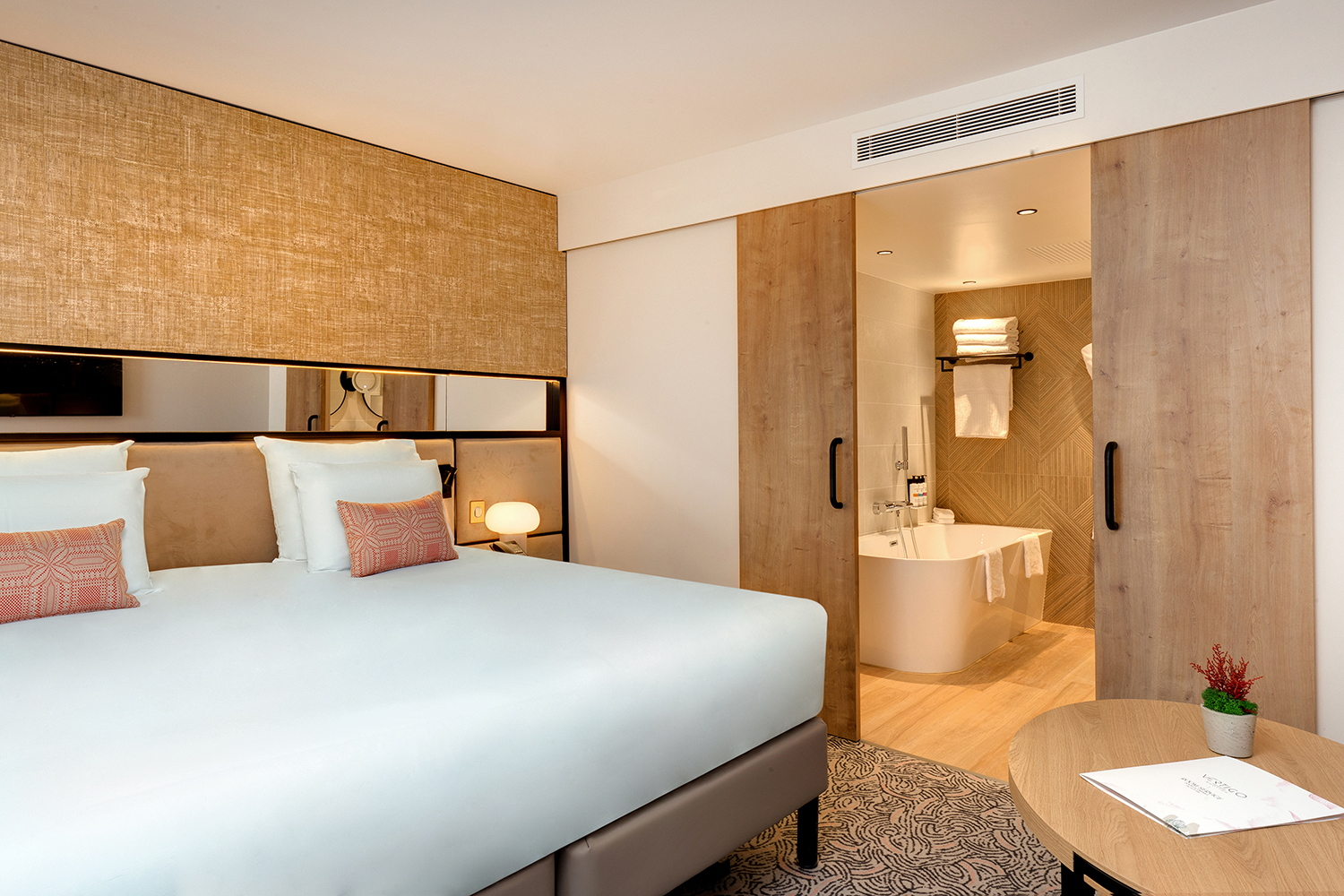 Suite avec lit king size et canapé-lit pullman montpellier centre (5)